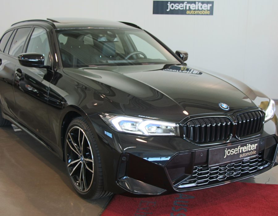 BMW 320 e xDrive Touring M SPORT/PanoramaGD/Head-UP